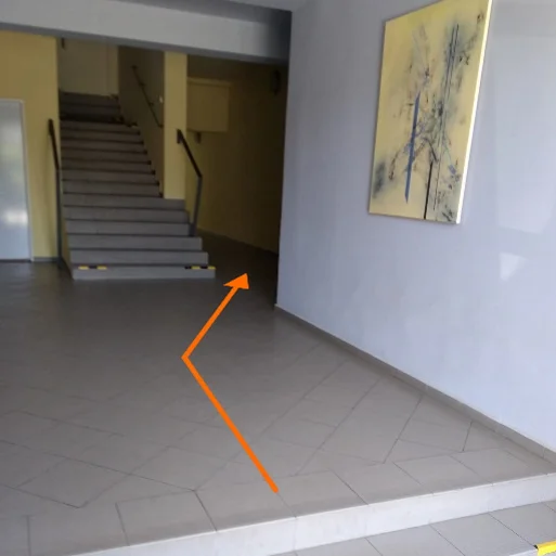 Chodba v přízemí vedoucí k ordinaci